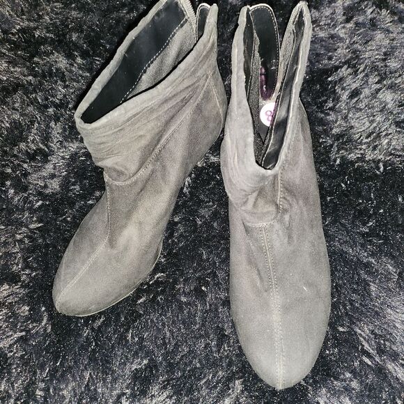 Bandolino Black Suede Ankle Booties - Picture 1 of 6